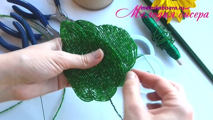 Подсолнух из бисера. Мастер-класс. Урок 2 - Листья, сборка _ Beaded  ...