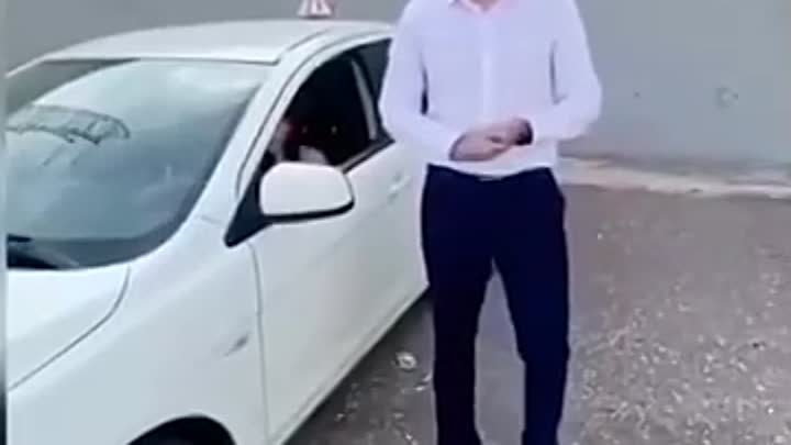 Хорошо обучили в автошколе..MP4