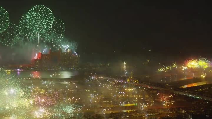 Самый масштабный новогодний фейерверк был запущен в Дубаи