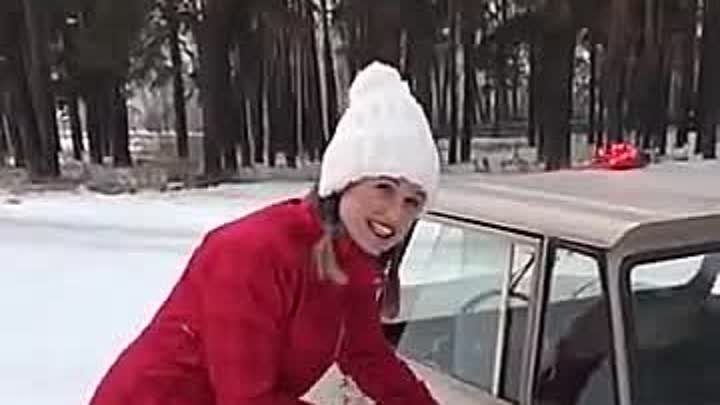 Песня первый мне свою машину подарил. Девушки из ролика Литвина дарит машину другу. Машина жени Султанголеева.