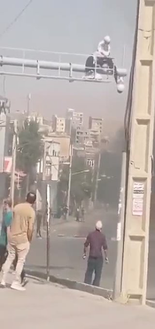 Иранцы уничтожают камеры наблюдения по всей стране