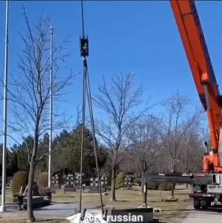 В Торонто снесли памятник бандеровцам.