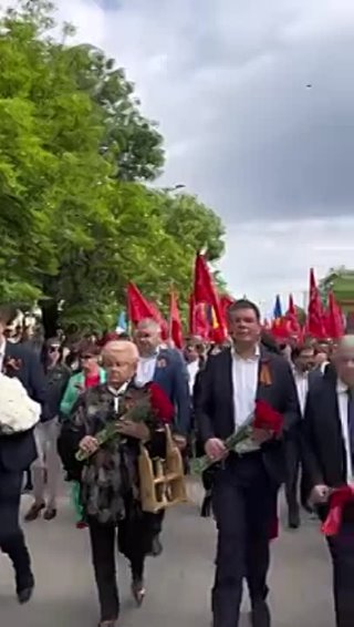 В Гагаузии сегодня, 9 мая, в День Победы советского народа в ВОВ - поистине всенародный праздник! (240p)