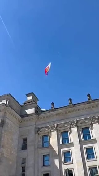 Украинец запустил дрон с российским флагом 9 мая над Рейхстагом в Берлине
