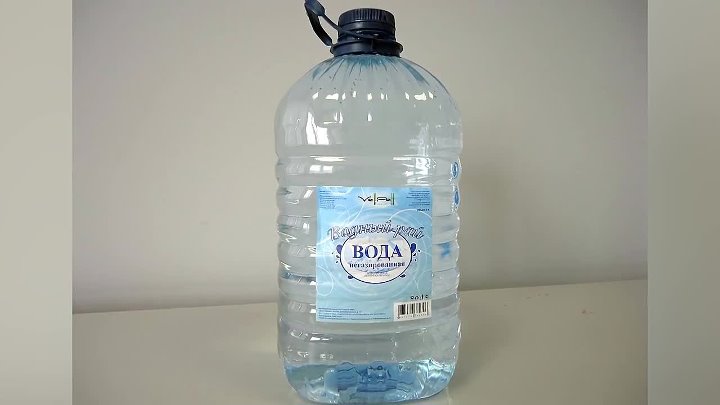 Пятилитровая бутылка воды фото Пятилитровая бутылка воды фото