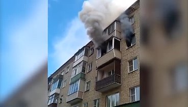 Семья выпрыгнула с пятого этажа, спасаясь от пожара