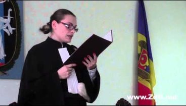 Victimă a violenței în familie, pusă după gratii pentru că și-a înju ...