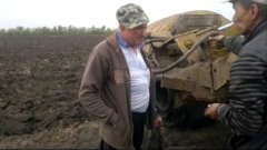 Иван Васильевич в шоке над поломкой трактора