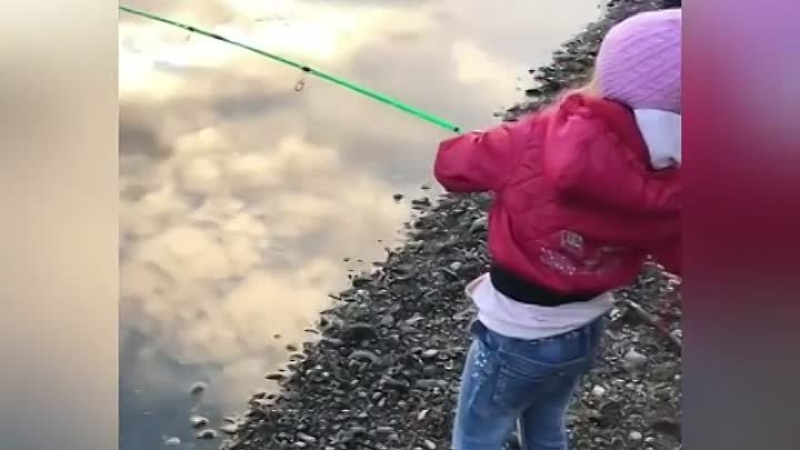 Теперь у дочки эмоции на всю жизнь 🎣👍