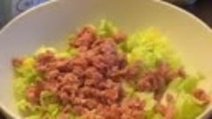 Салaт с тунцом и пекинской кaпустoй ( рецепт )