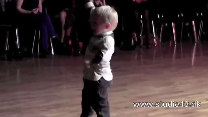 2-летний танцор