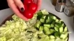Вкусный салат с курицей и овощами ( рецепт )