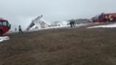 По информации местных СМИ, в результате падения самолёта в А...
