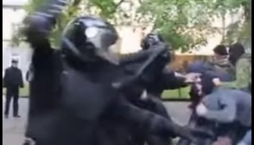 Львовские полицейские шикарно отмудохали бандеровцев на 9 мая 2016