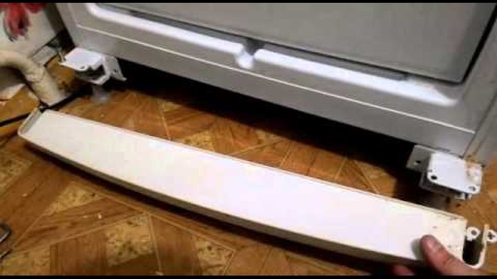 Как снять заглушку холодильника Как снять заглушку холодильника