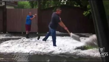 Чистка снега летом, Омск (17.06.2016)