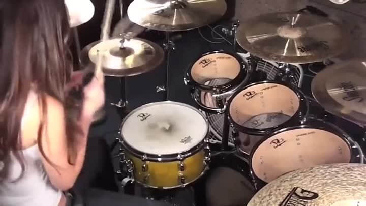 Удивительное соло на барабанах