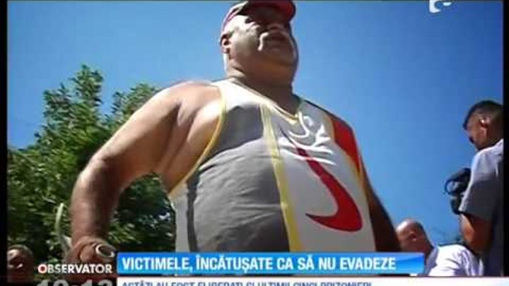 Legaţi în lanţuri, făcuţi sclavi şi puşi să muncească pentru resturi de mâncare! Zeci de o