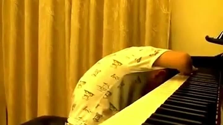 4 Year Old Boy Plays Piano Better Than Any Master