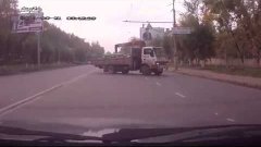 russian traffic cop hitches a ride to chase a car