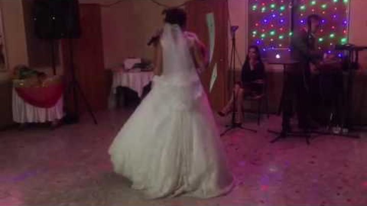 Сестра спела на свадьбе сестре