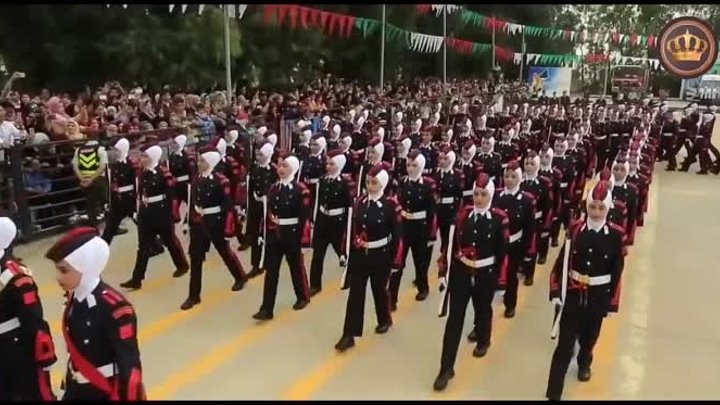 Как маршируют военные на параде в разных странах. SMart1961