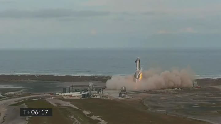 Прототип Звездолета SpaceX впервые сел. 