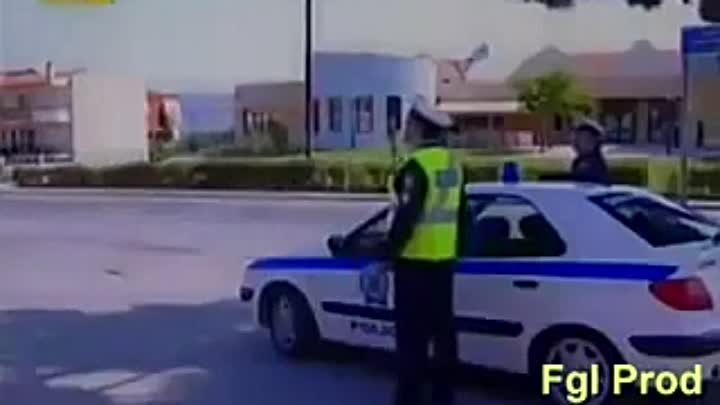 Полицейский остановил мотоциклиста (6 sec)