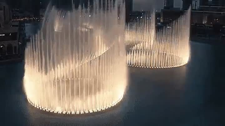 Световое и музыкальное шоу фонтанов в Дубае, ОАЭ