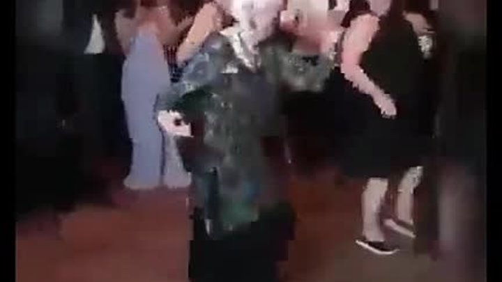 Когда мне будет 97, я хочу также танцевать 💃