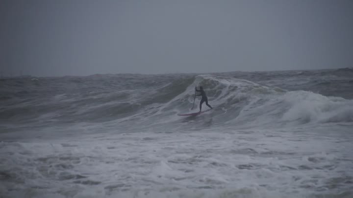 Суровый Sup-сёрфинг по владивостокски🏄🌊 на волне @chaikailya