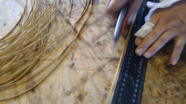 Нарезка узких полосок для сшивания хлебницы. 