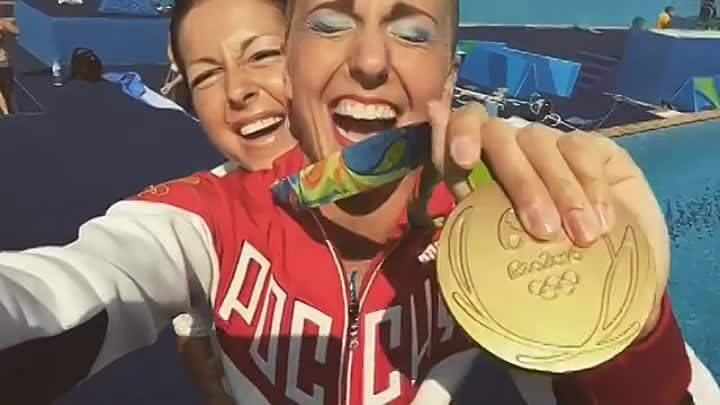 Олимпийский чемпион в синхронном плавании Мария Шурочкина и ее сестр ...