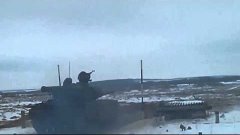 Танки силовиков ведут бой на Донбассе, Украина, АТО, Донбасс
