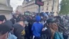🇫🇷 Около тысячи мигрантов устроили беспорядки в Париже — в...