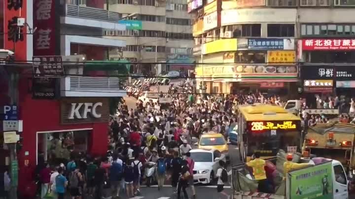 Ловцы покемонов охотятся на Снорлакса в Тайване