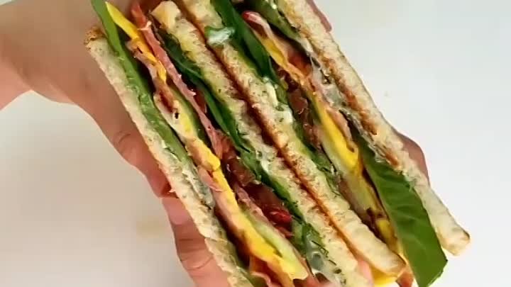 Клаб сэндвич с салями стория и Беконом Черкизово