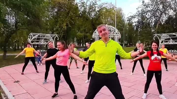 Ух ты 🤩 Вот это тренер 🔥💥👍 И девчата умницы. Просто класс ❤👍👍👍