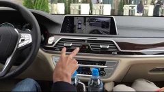 Бесконтактное управление мультимедией В новой BMW 7 серии G1...