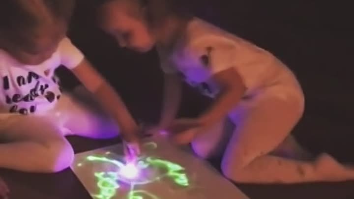 Детский интерактивный набор для рисования в темноте Волшебный луч