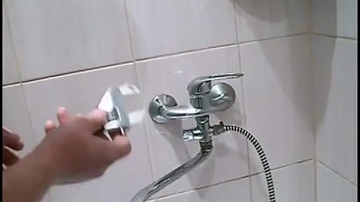 Установка смесителя в ванной