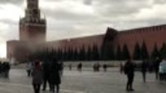 На Красной площади отвалился кусок стены
