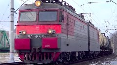 ВЛ11.8-657 с грузовым поездом