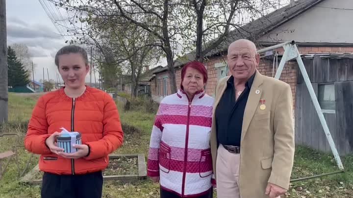 Поздравляем любимых учителей-ветеранов Булич Людмилу Павловну и Валери