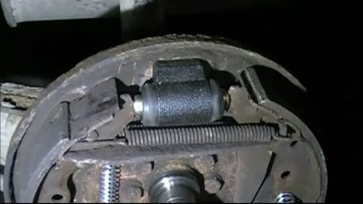 Как заменить задние тормозные цилиндры Как заменить задние тормозные цилиндры