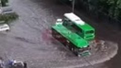 Видео из затопленного ливнями Челябинска.  Приезжайте, есть ...