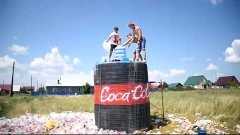 10 000 ЛИТРОВ КОКА-КОЛА + МЕНТОС / 10 000 liters of Coca-Col...