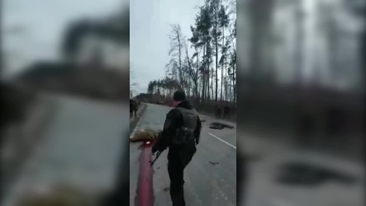 Видео где расстреливают людей в углу крокус. Убитые российские солдаты. Пленные российские солдаты. Расстрелянные российские солдаты пленные.