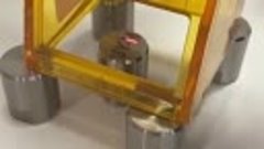 Портативный волоконный лазер JPT работает на металле