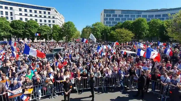 Предвыборный митинг. Митинги во Франции. Протесты во Франции. Митинги во Франции 2022. Демонстрации во Франции сейчас.